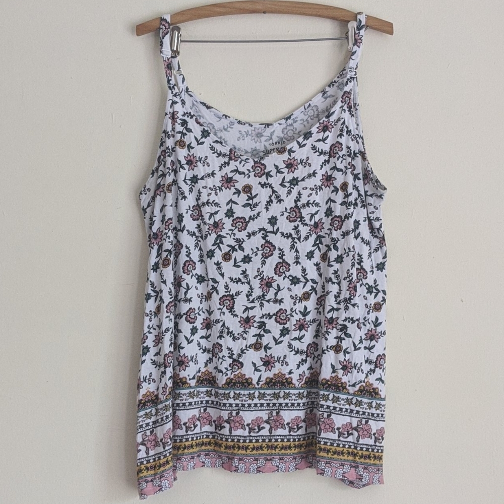 White Pink Yellow Floral Torrid Tank Top 💐 💛🤍